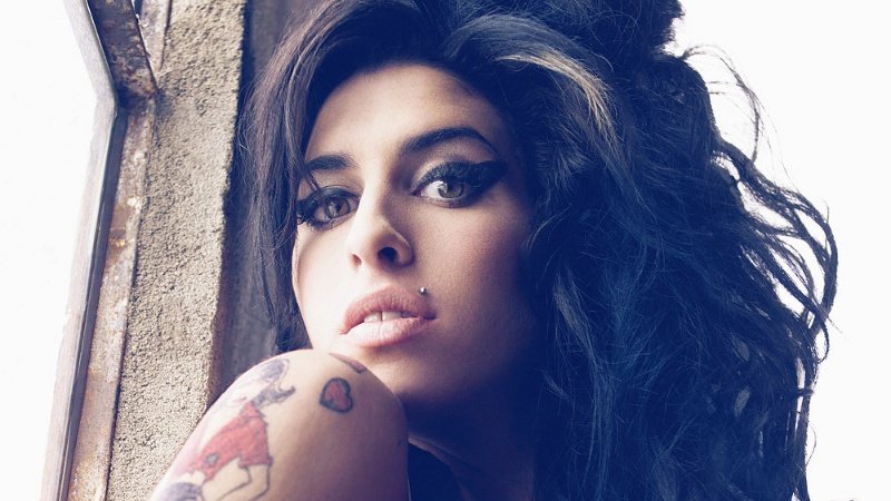 Sau thành công này,Amy Winehouse đã sa vào thuốc lắc, ma túy